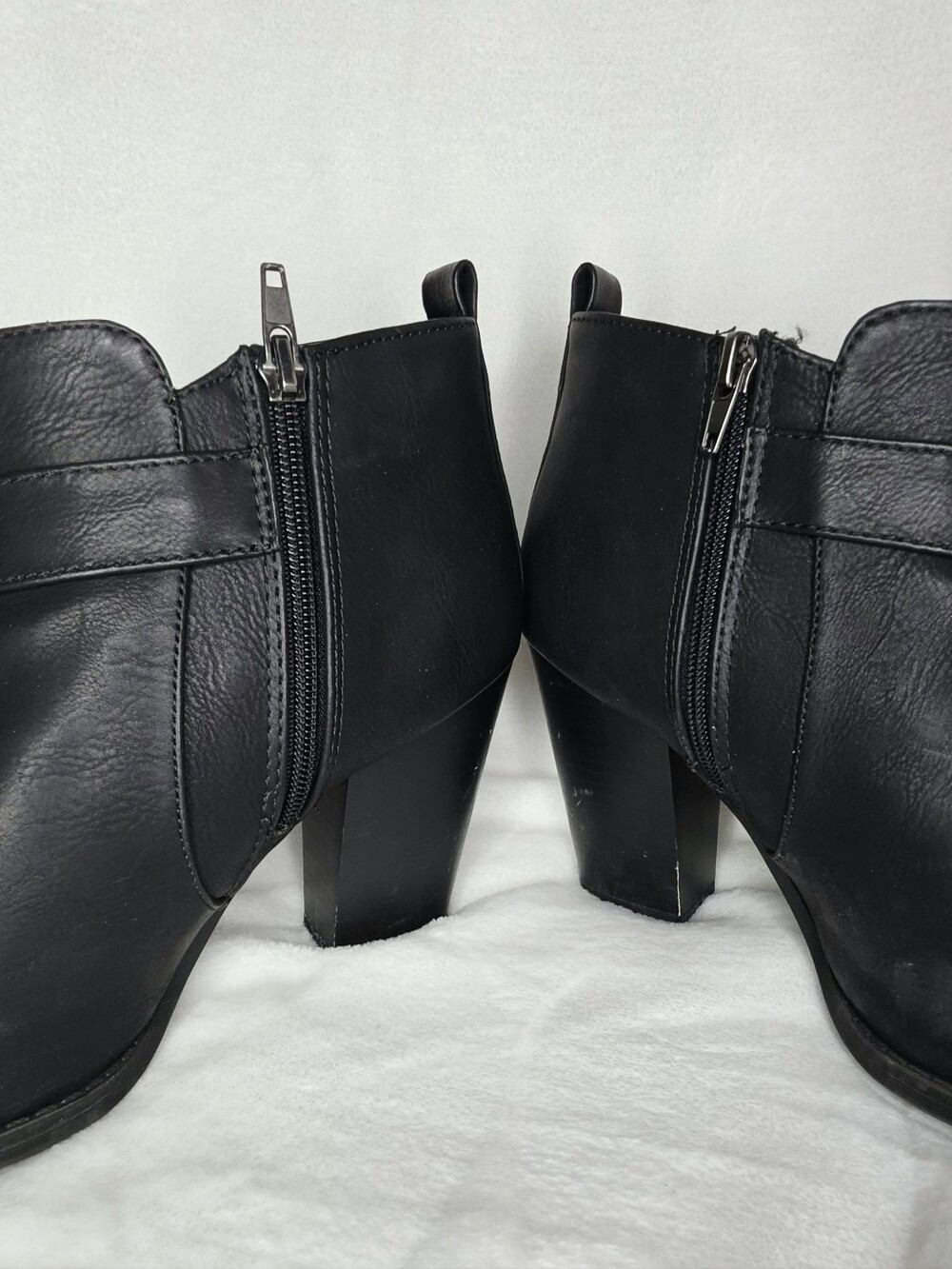 Heart In D Booties - Picture 4 of 9